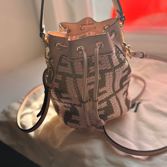 FENDI Raffia Vitello Crochet Mini Mon Tresor Bucket Bag Natural Light Rose - Picture 5 of 10